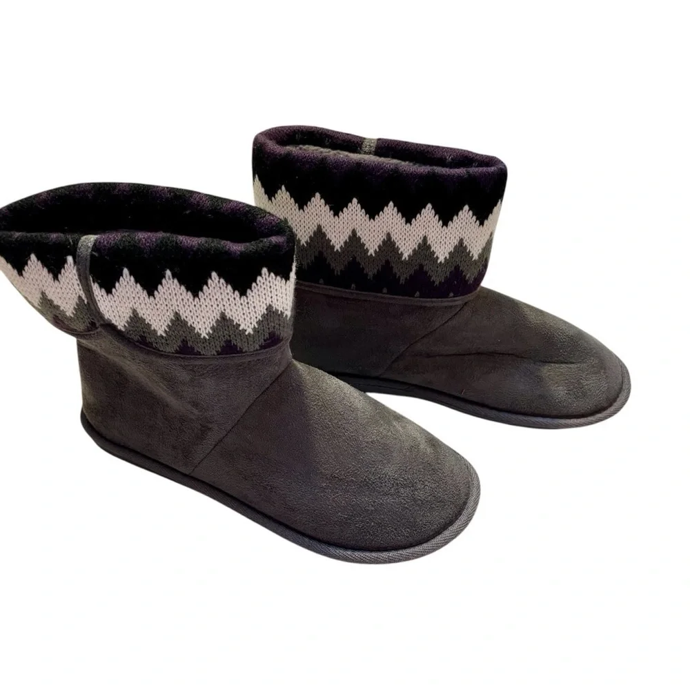 NEW Cozy Slippers Size 9 Black and Gray with Plush Lining American Rag NIB - Picture 1 of 12